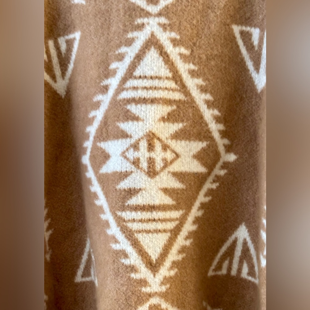 Oversized Aztec Print Sweater – Tan & White - Picture 4 of 7